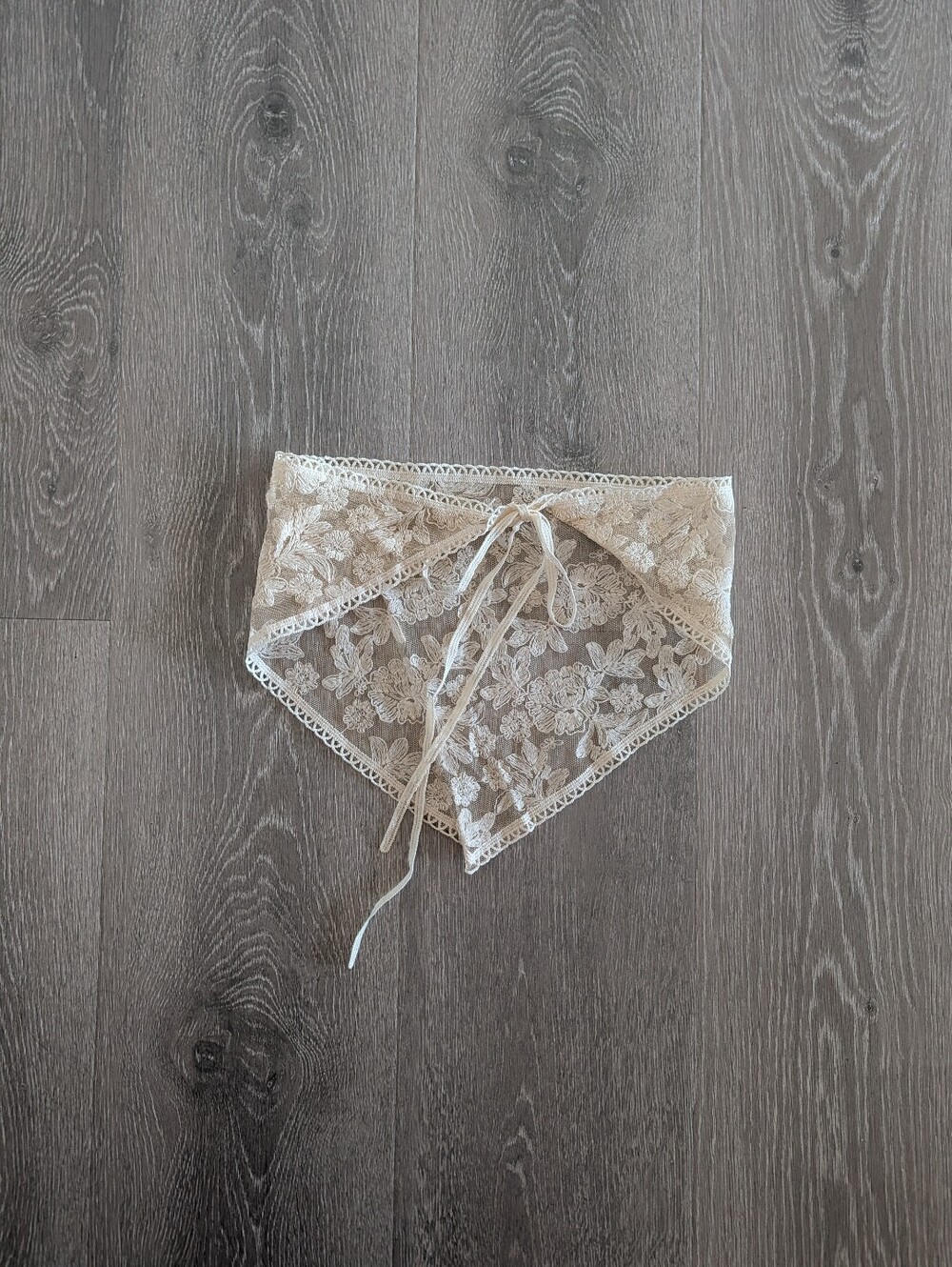 American Vintage Crochet Bandana - Picture 3 of 3